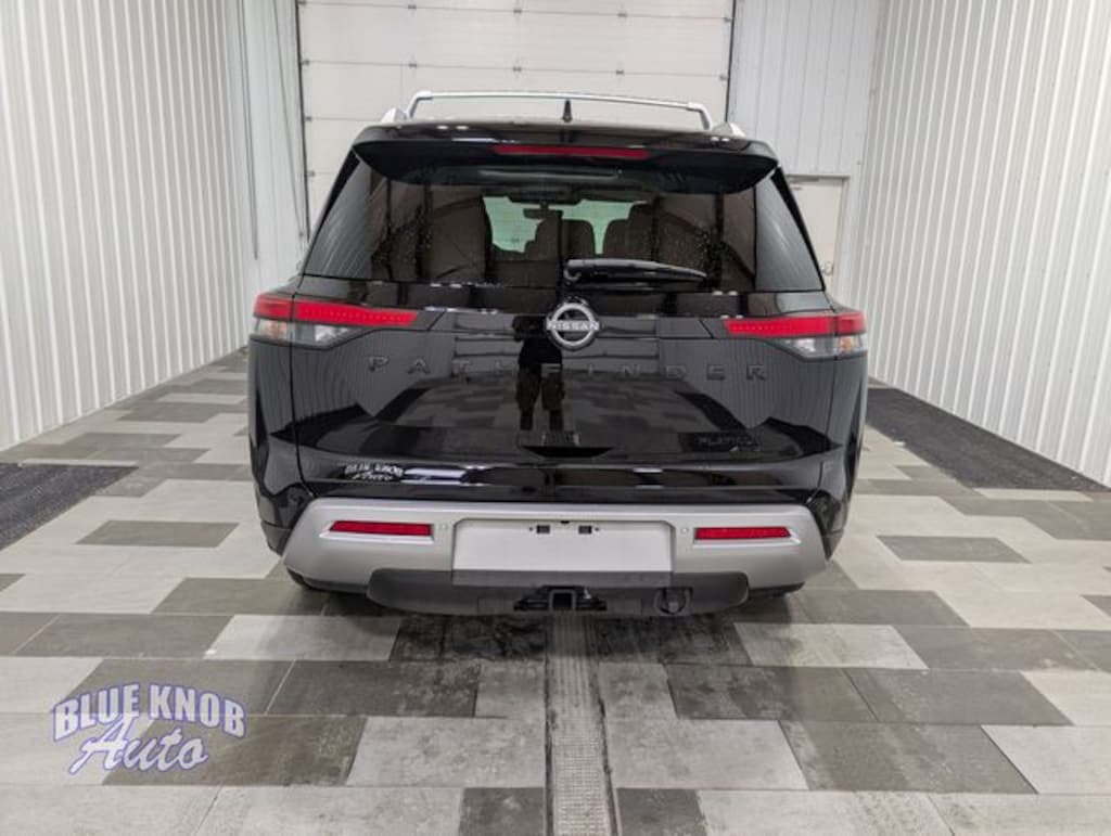 Used 2025 Nissan Pathfinder Platinum SUV