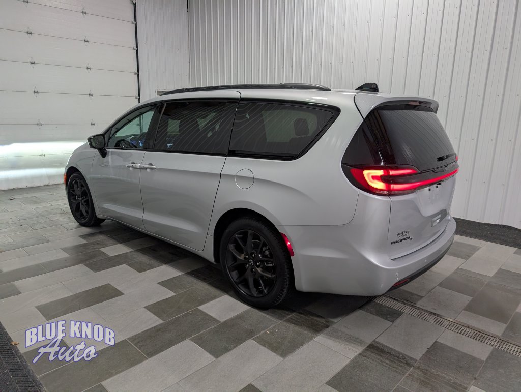 Used 2026 Chrysler Pacifica Select Minivan/Van