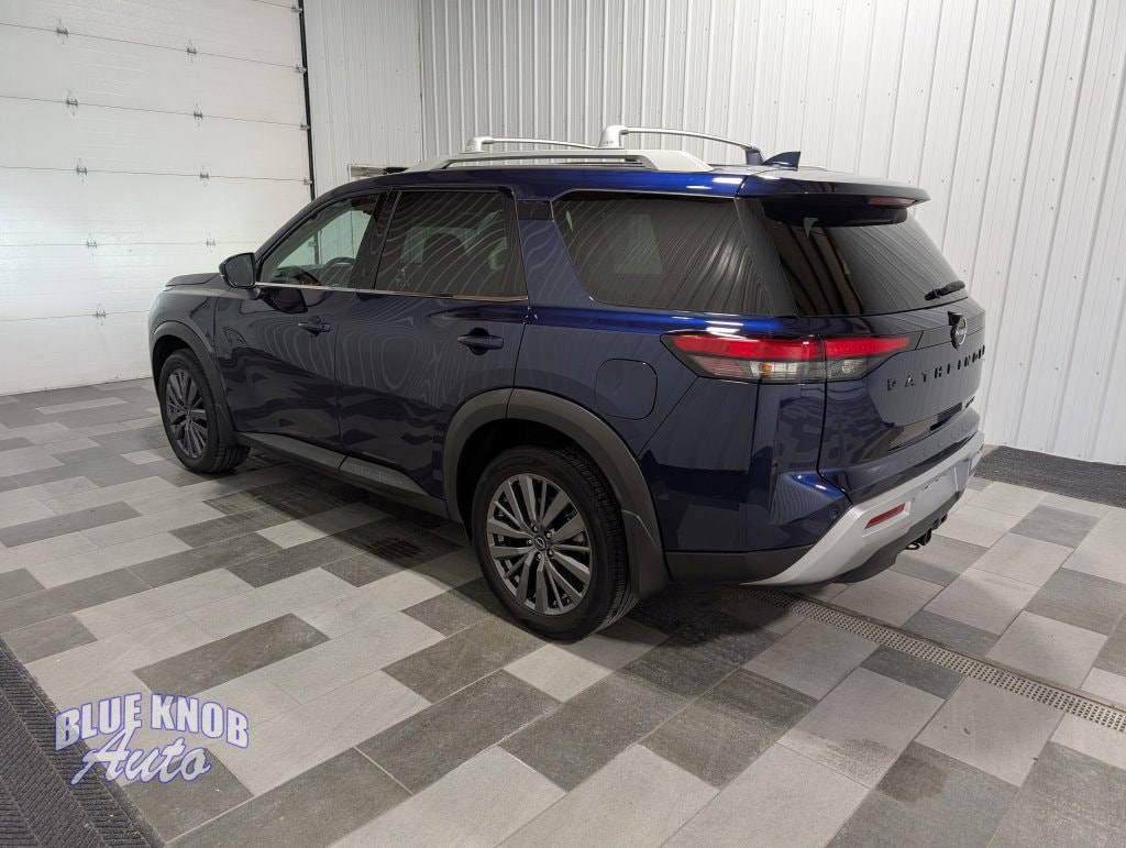 Used 2024 Nissan Pathfinder SL SUV