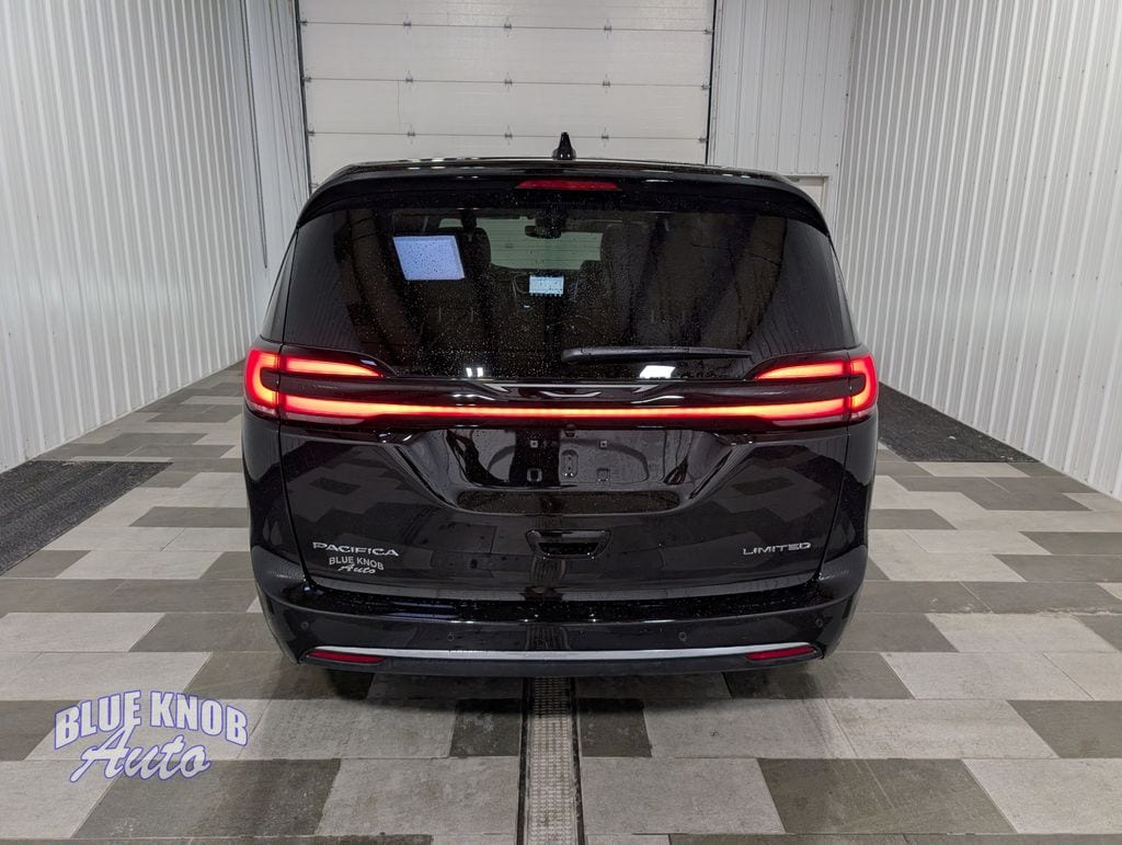 Used 2027 Chrysler Pacifica Limited Minivan/Van