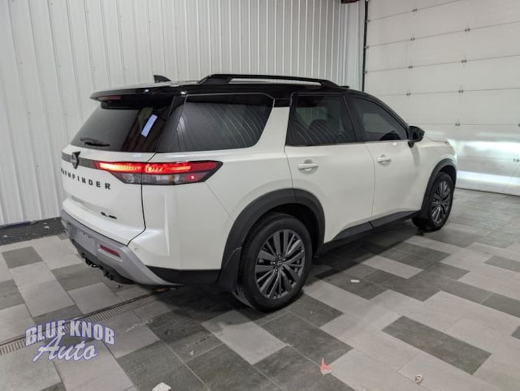 Used 2024 Nissan Pathfinder SL SUV