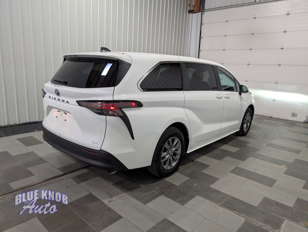 Used 2025 Toyota Sienna LE Minivan/Van