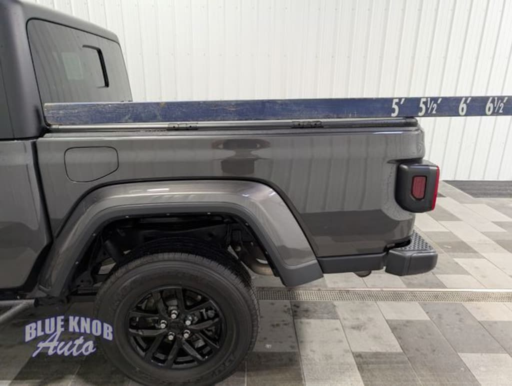 Used 2022 Jeep Gladiator Sport Truck