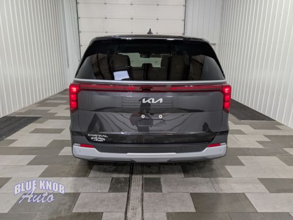 Used 2026 Kia Carnival LXS Minivan/Van
