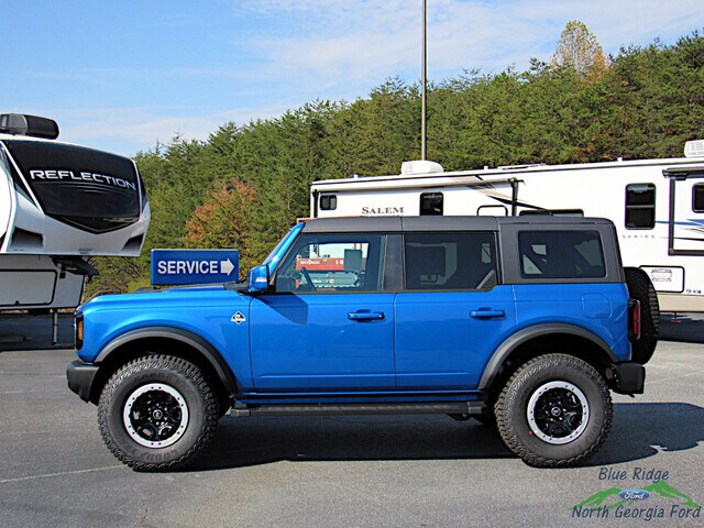 2024 Ford Bronco Outer Banks photo 2