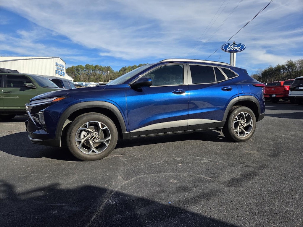 Used 2024 Chevrolet TRAX LT Sport Utility