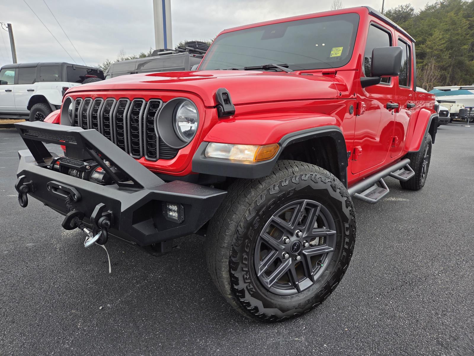 2024 Jeep Gladiator Sport S's photo