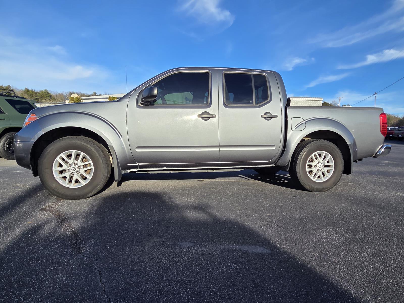 2017 Nissan Frontier SV's photo