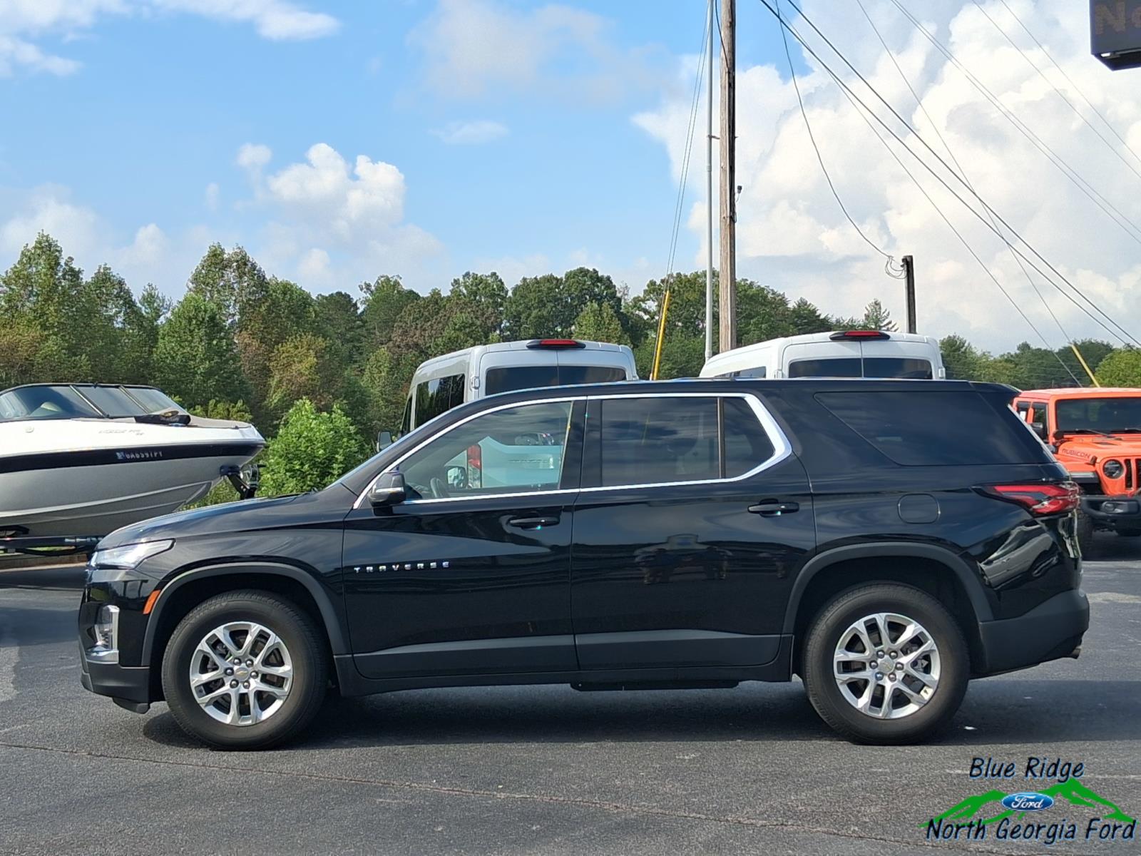 2023 Chevrolet Traverse LS photo 2