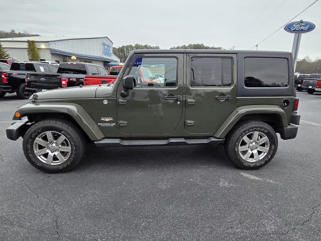 Used 2015 Jeep Wrangler Unlimited 4WD Sahara Sport Utility