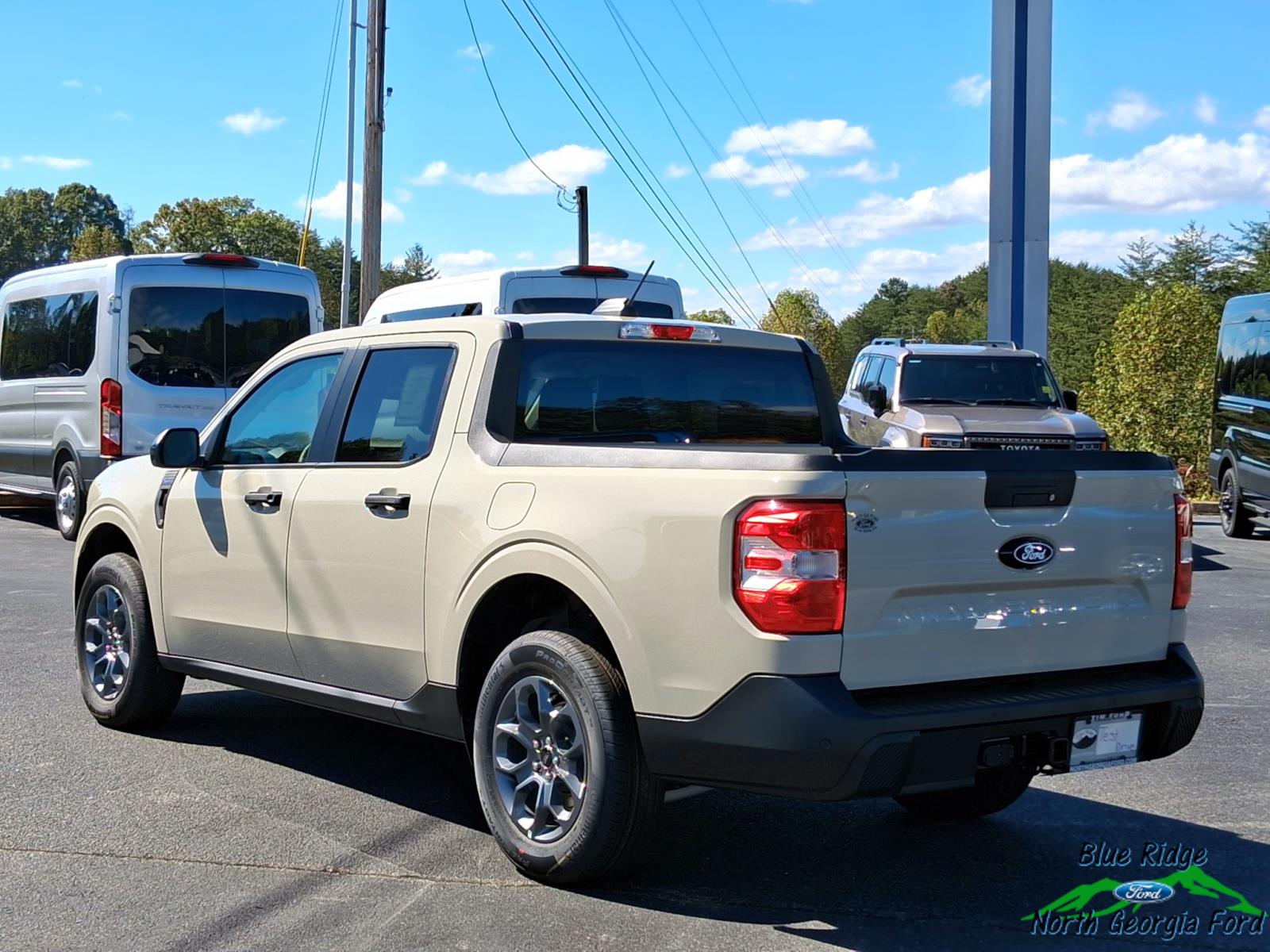 2025 Ford Maverick XLT photo 2