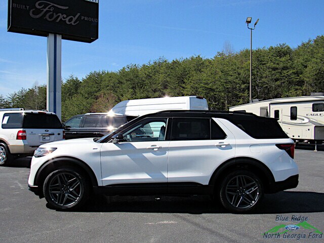 2025 Ford Explorer ST-Line photo 2