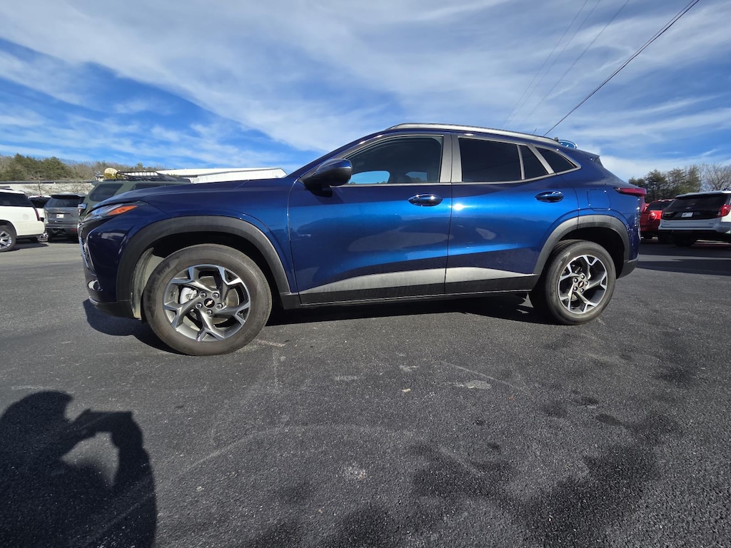 Used 2024 Chevrolet TRAX LT Sport Utility