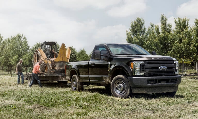 2019 Ford F-350 exterior loading tractor