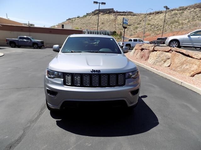 2020 Jeep Grand Cherokee Altitude photo 2
