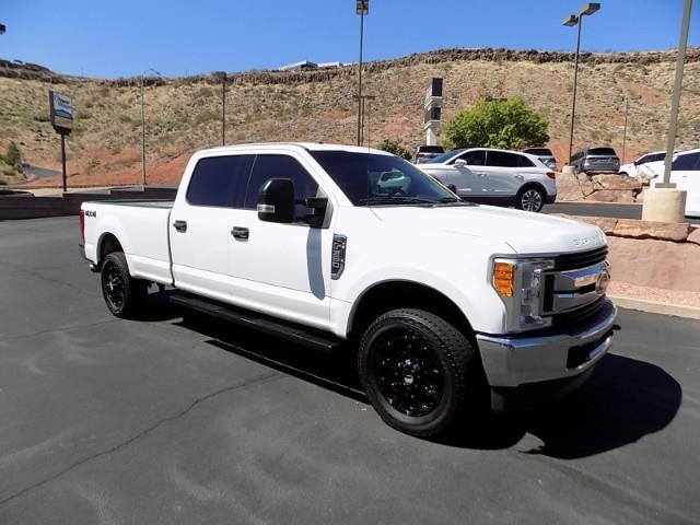 2017 Ford F-350 XLT photo 3