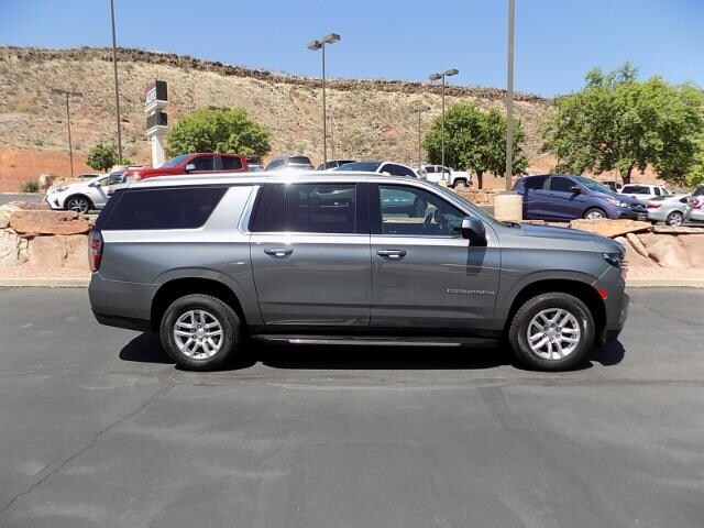 2021 Chevrolet Suburban LT photo 4