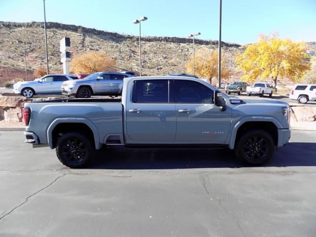 Used 2024 GMC Sierra 2500HD 4WD Crew Cab 159 AT4 truck