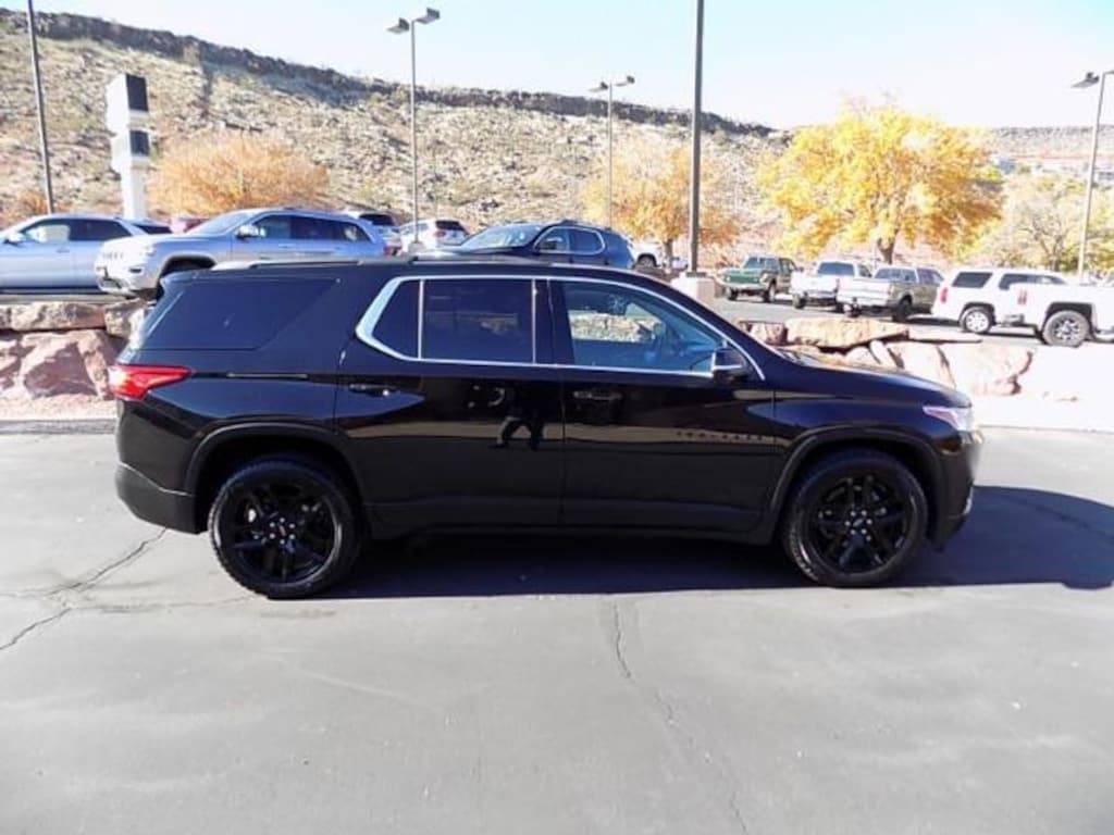 Used 2021 Chevrolet Traverse LT Leather Wagon
