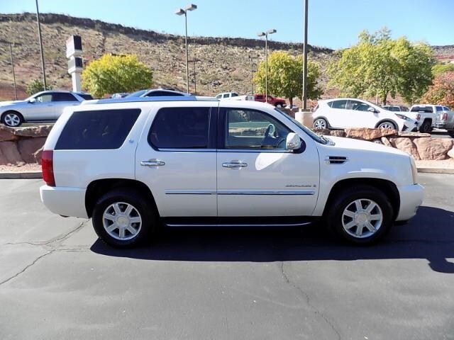 2007 Cadillac Escalade Luxury photo 4