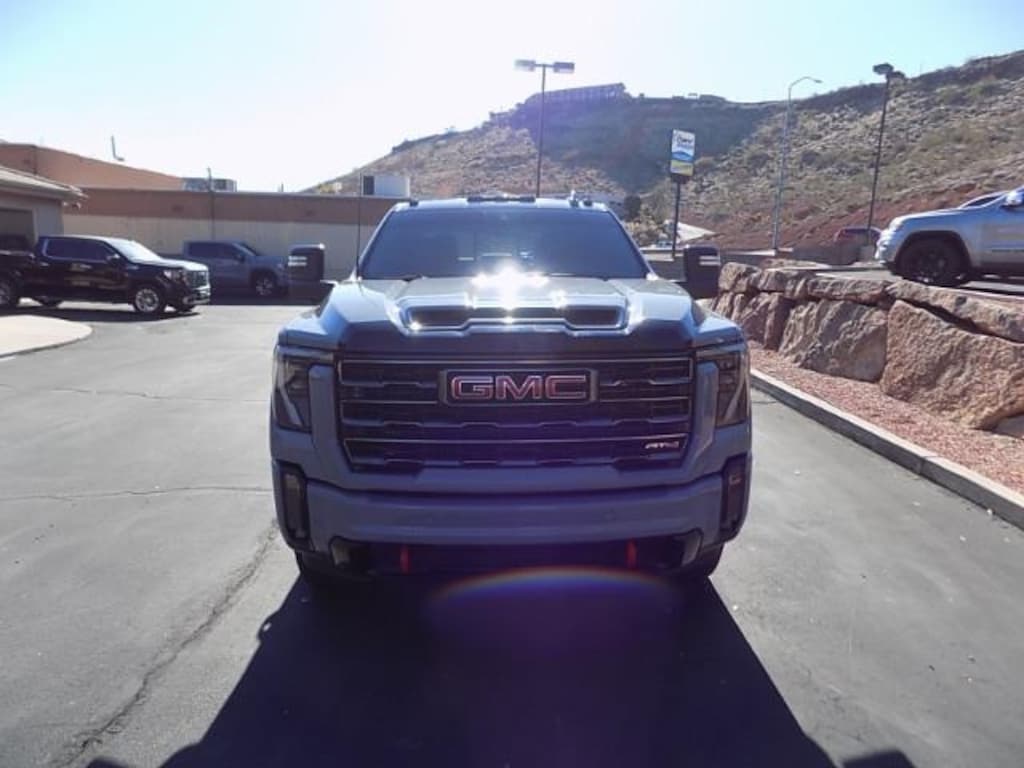 Used 2024 GMC Sierra 2500HD 4WD Crew Cab 159 AT4 truck