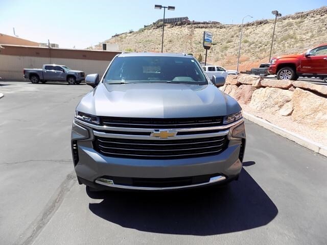 2021 Chevrolet Suburban LT photo 2