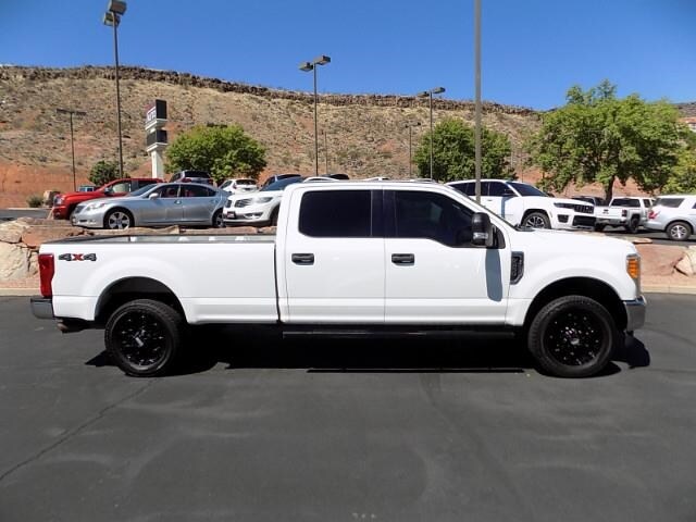 2017 Ford F-350 XLT photo 4
