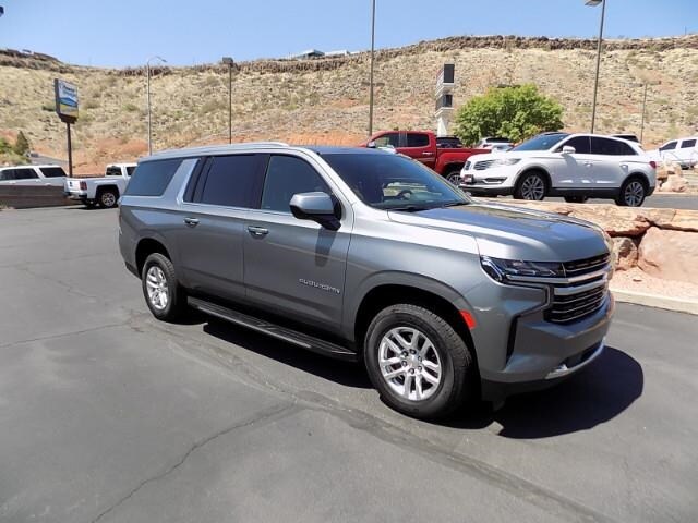 2021 Chevrolet Suburban LT photo 3