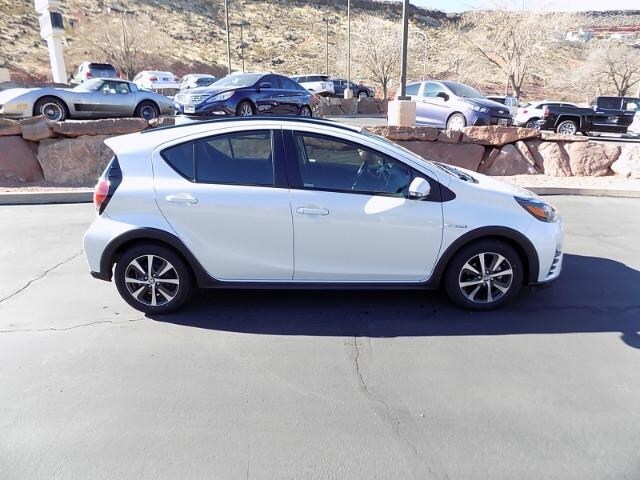 2019 Toyota Prius C L photo 4