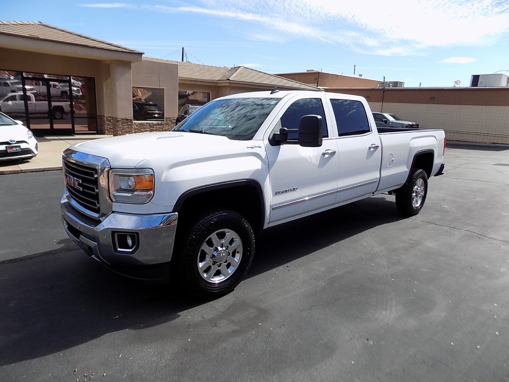 2015 GMC Sierra 4WD Crew Cab Short Box SLT's photo