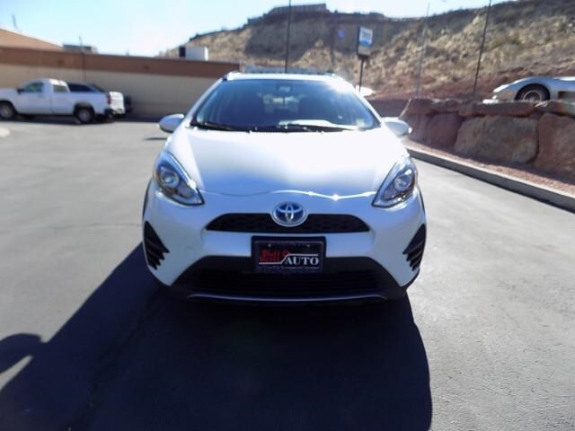 2019 Toyota Prius C L photo 2