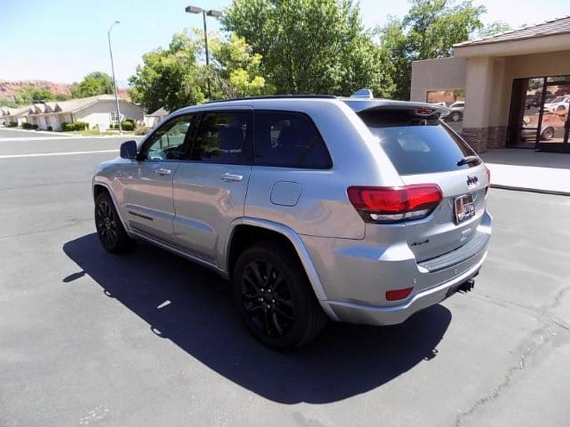 2020 Jeep Grand Cherokee Altitude - Photo 7