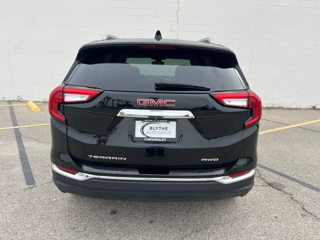 Used 2024 GMC Terrain SLT SUV