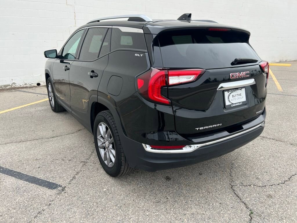Used 2024 GMC Terrain SLT SUV