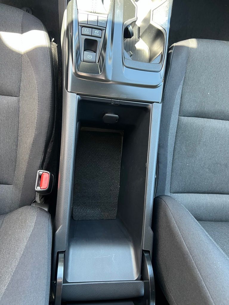 2025 Toyota Camry LE - Photo 16