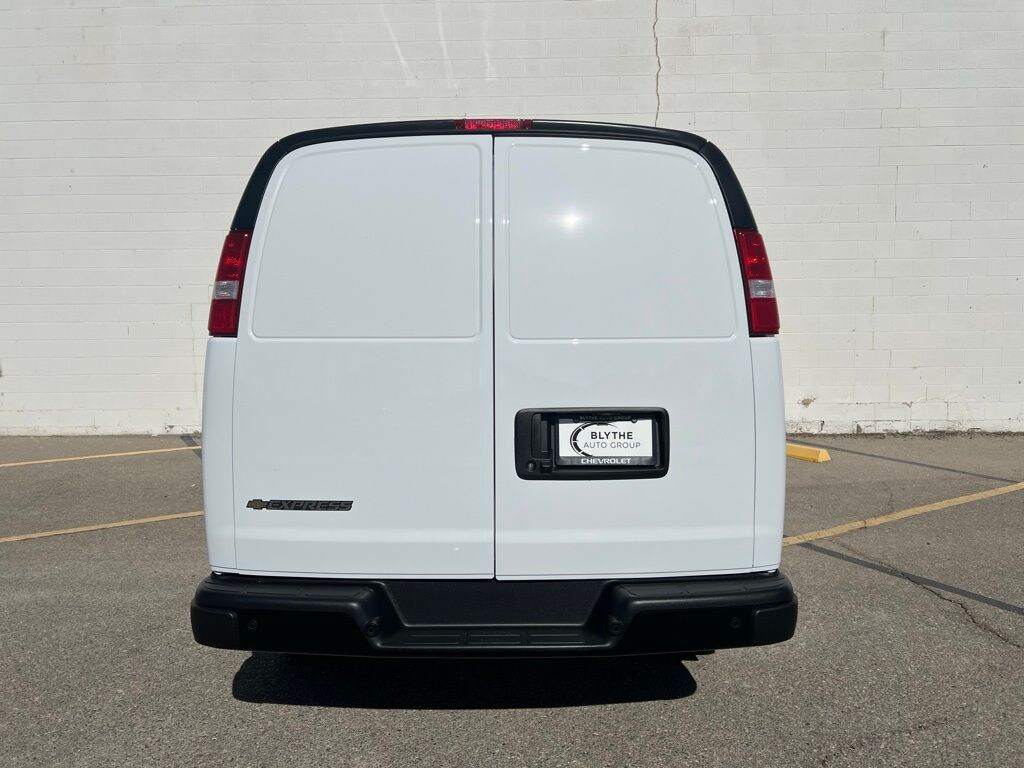 New 2026 Chevrolet Express 3500 Work Van Cargo Van