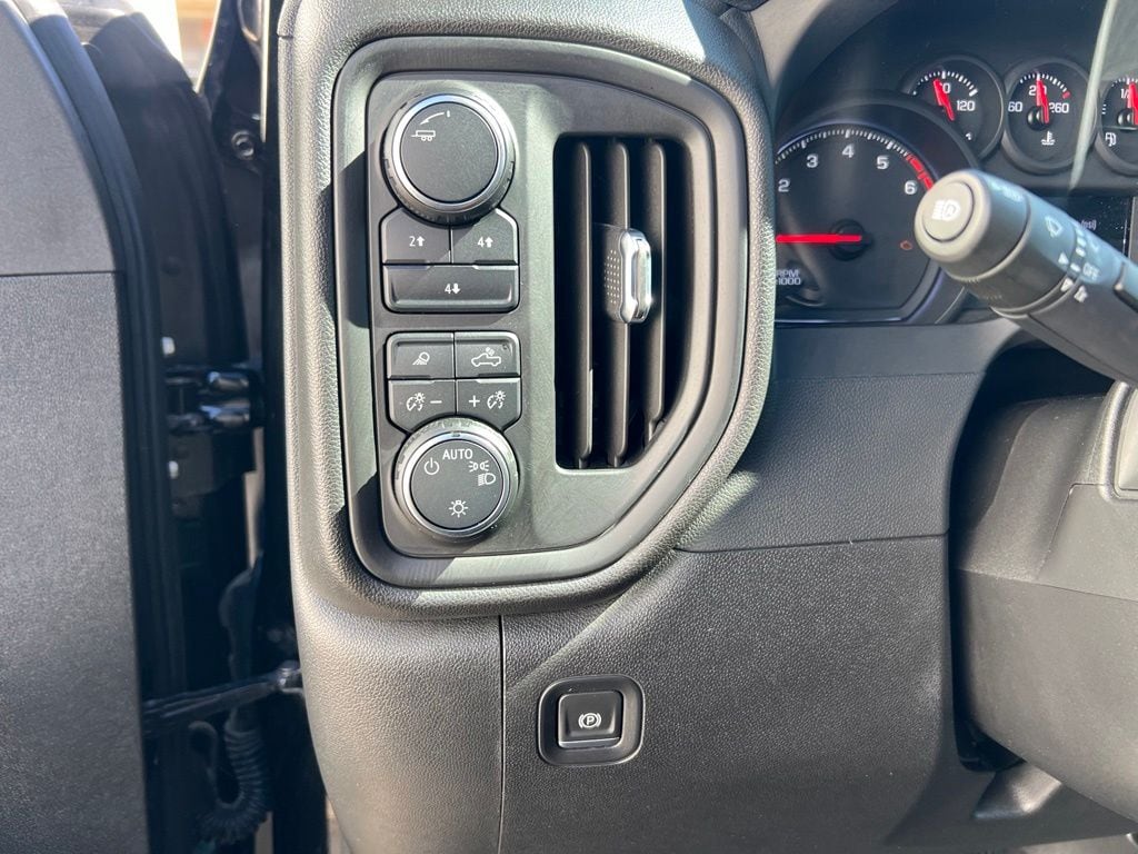 2024 Chevrolet Silverado 2500HD Custom - Photo 11