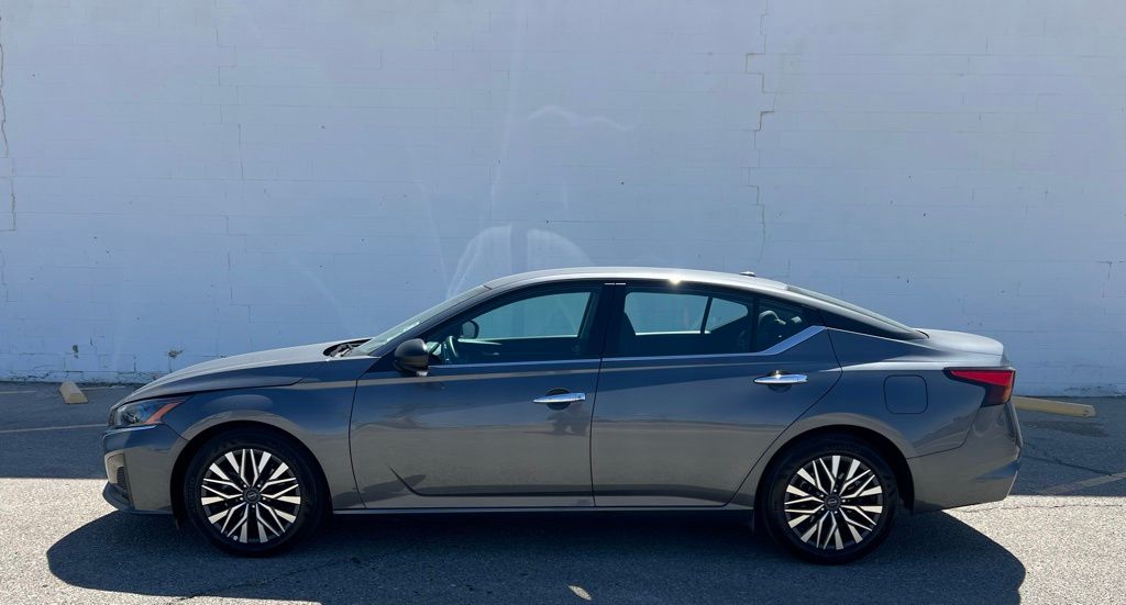 Used 2025 Nissan Altima SV with VIN 1N4BL4DV2SN339156 for sale in Blythe, CA