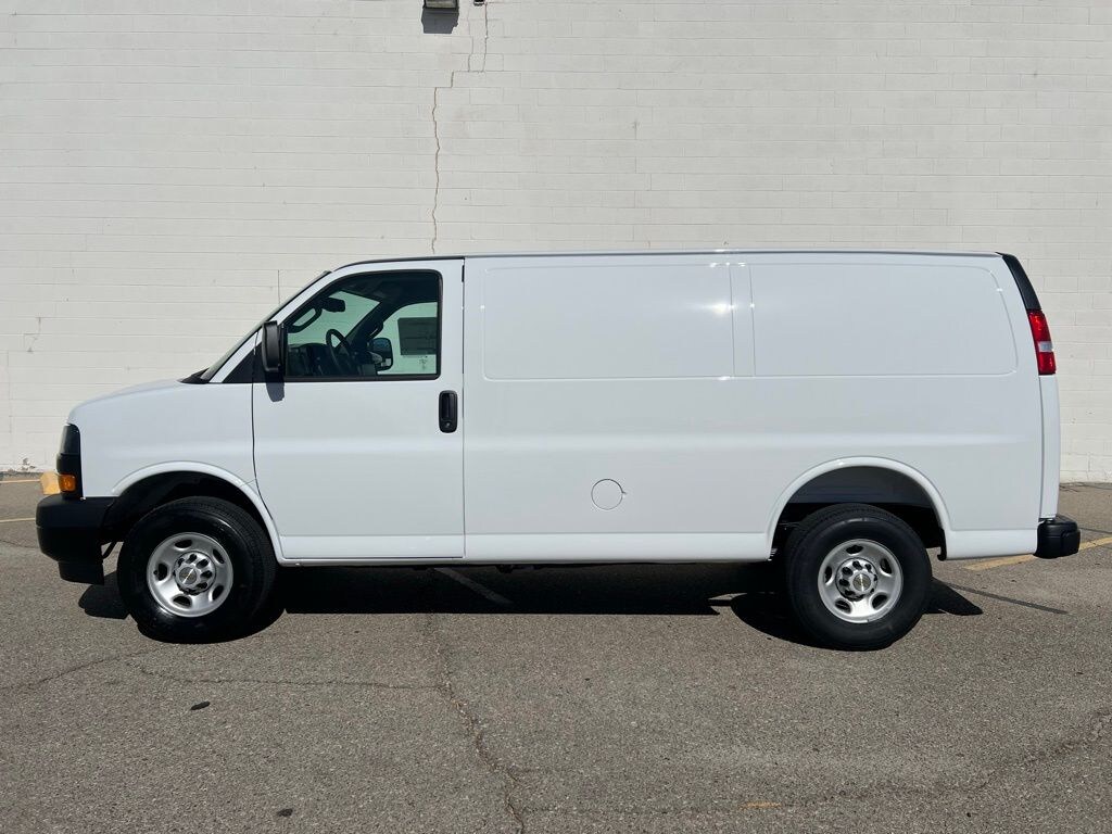 New 2026 Chevrolet Express 3500 Work Van Cargo Van