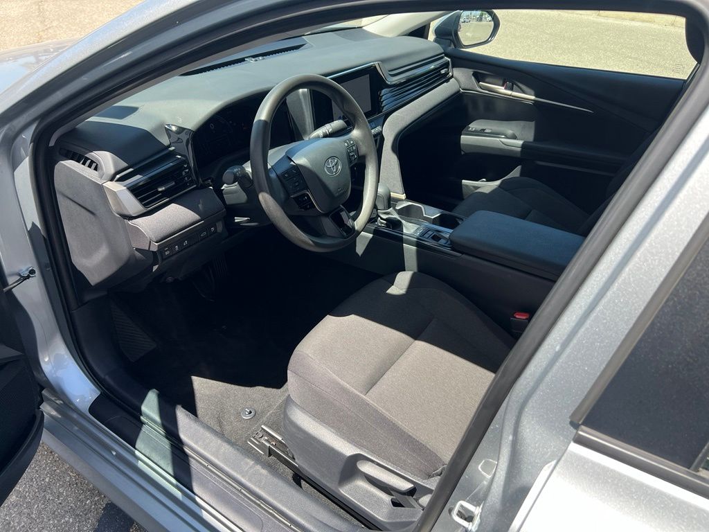 2025 Toyota Camry LE - Photo 10