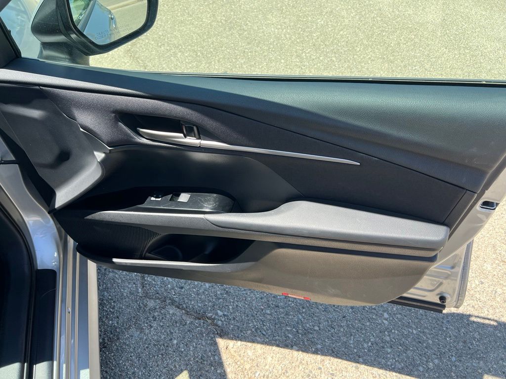 2025 Toyota Camry LE - Photo 22