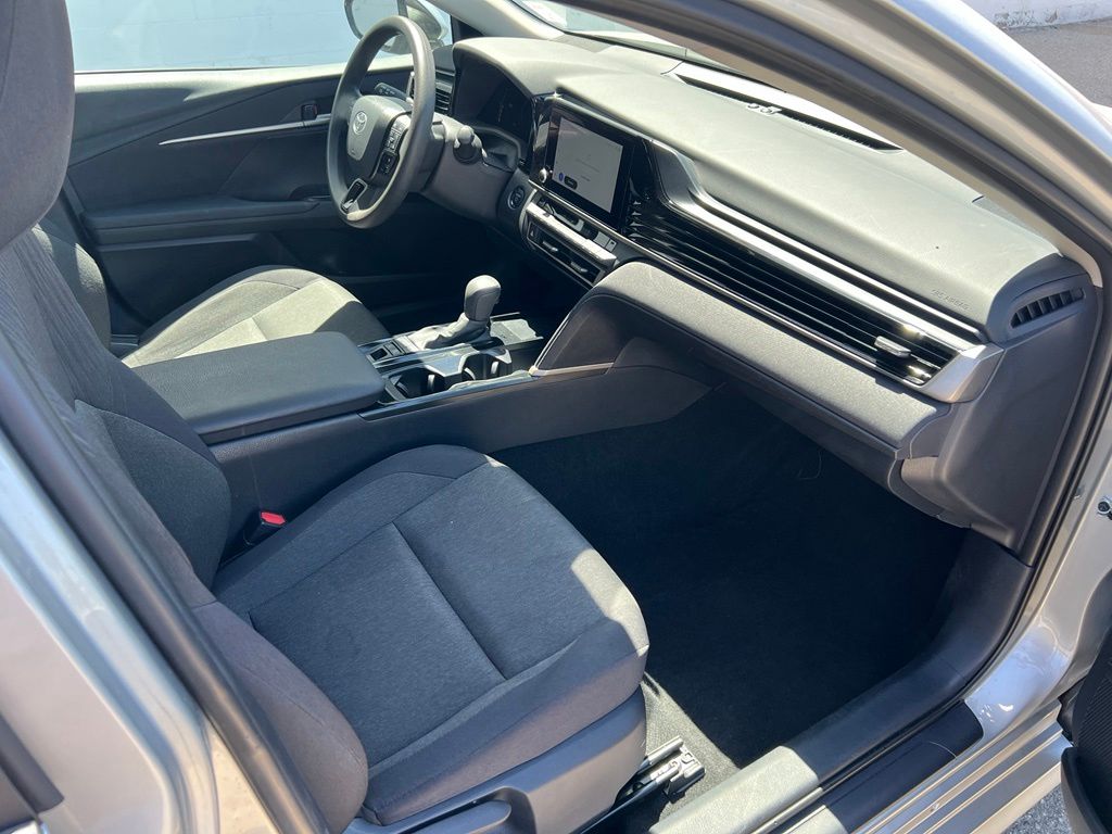 2025 Toyota Camry LE - Photo 23