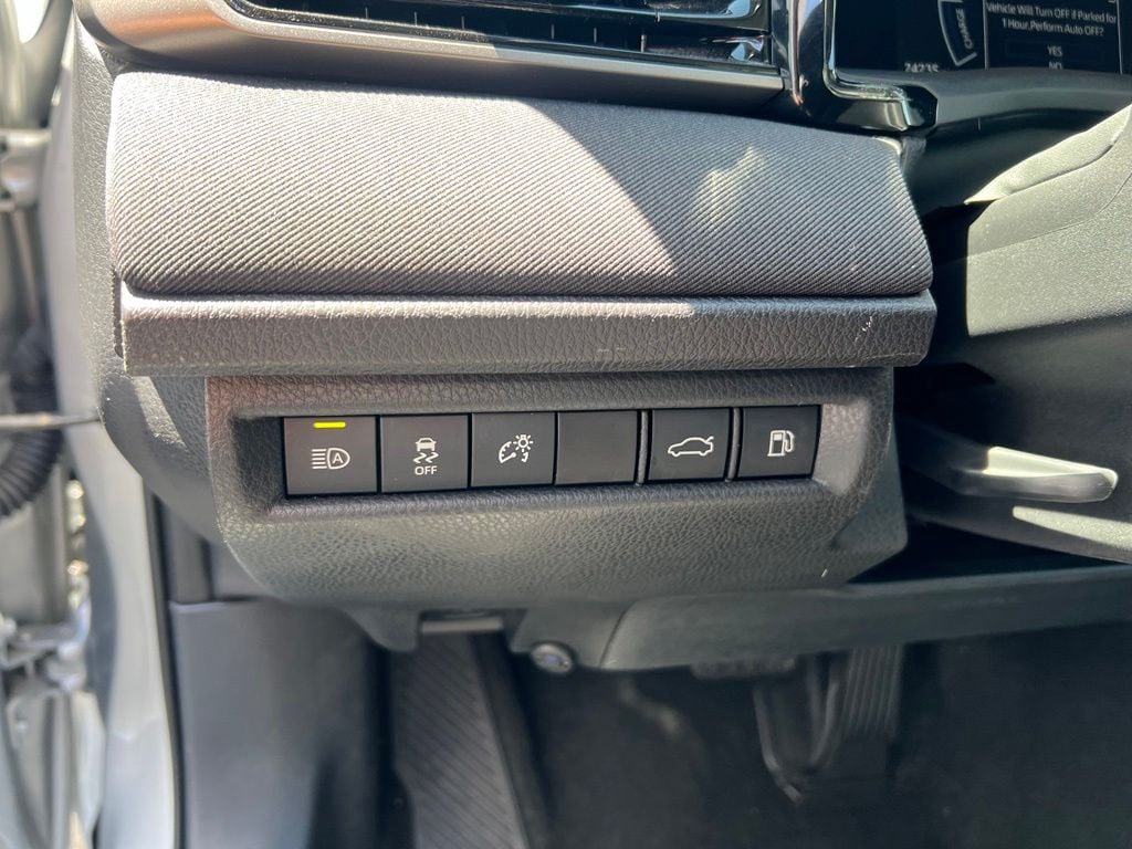 2025 Toyota Camry LE - Photo 11