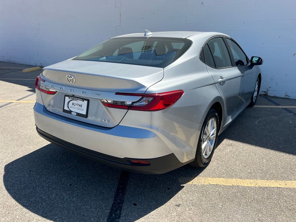 2025 Toyota Camry LE - Photo 6