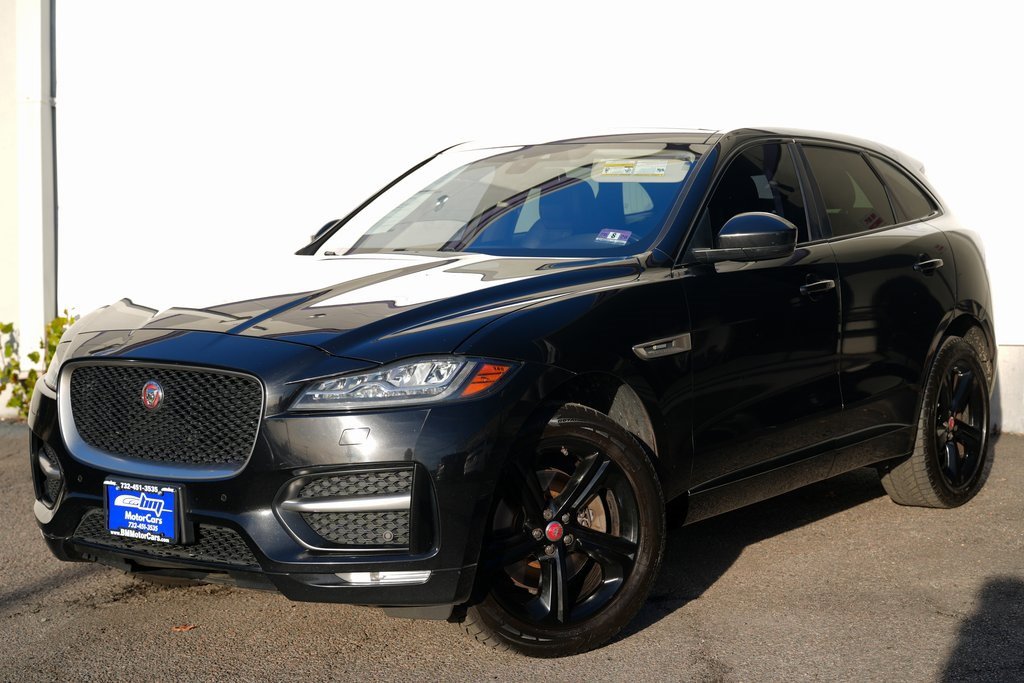 2017 Jaguar F-PACE R-Sport photo 2