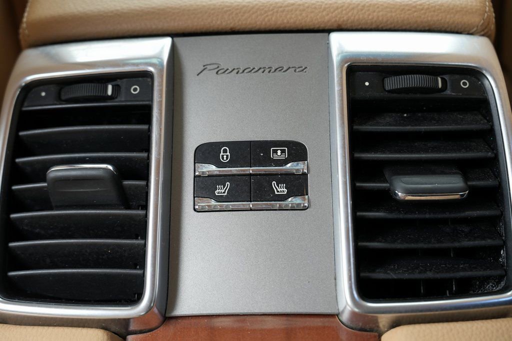 2013 Porsche Panamera - Photo 39