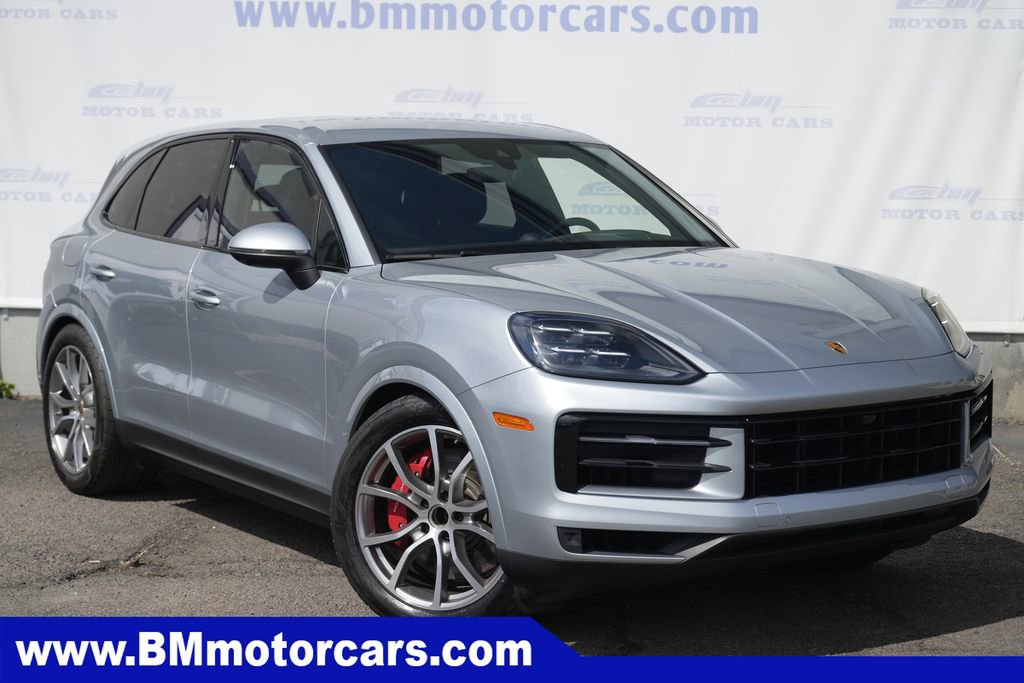 2024 Porsche Cayenne S's photo