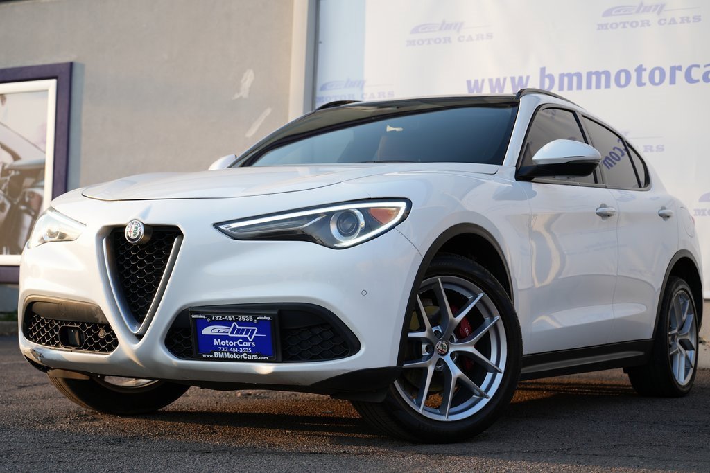 2019 Alfa Romeo Stelvio Ti Sport photo 2