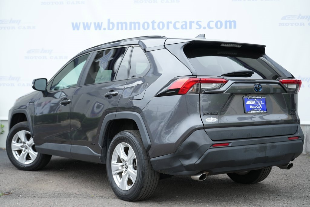 2021 Toyota RAV4 Hybrid XLE photo 4