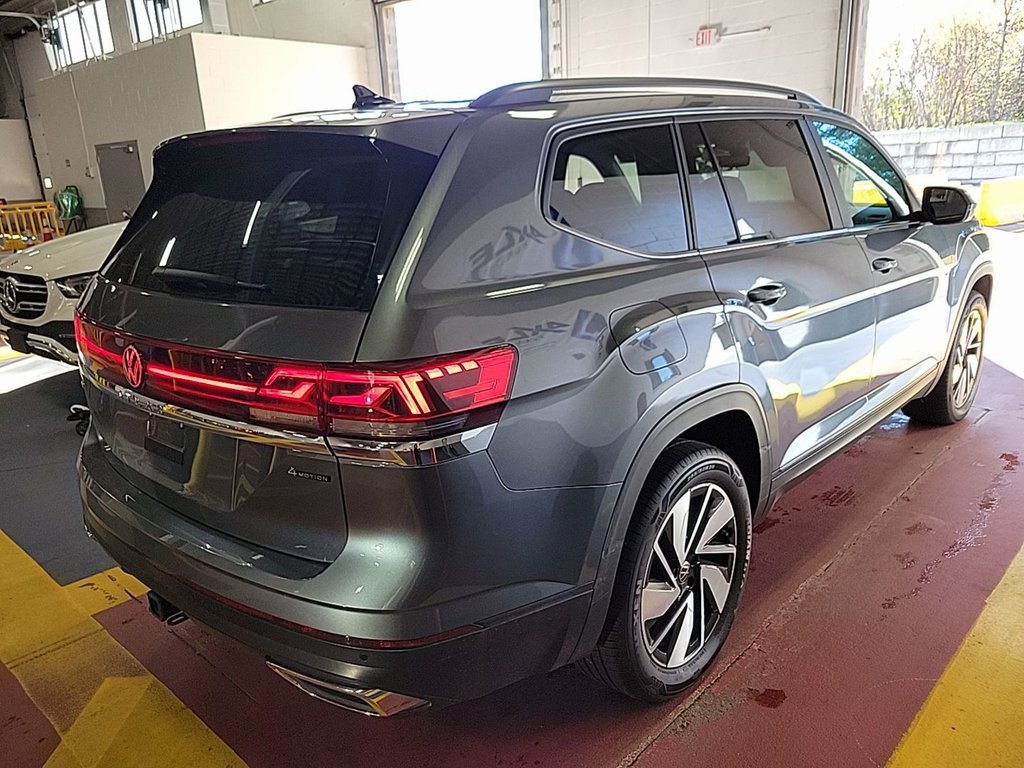 2024 Volkswagen Atlas SE photo 3